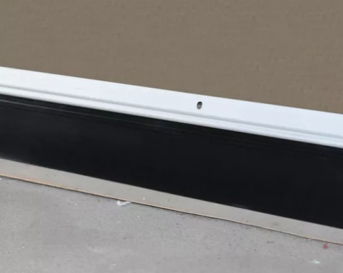 Listwa uszczelniająca FOXI ALU 125cm guma wys 76mm Listwa uszczelniająca FOXI ALU 125cm guma wys 76mm